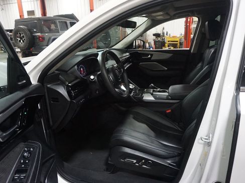 Used 2023 Acura MDX SH-AWD w/ Technology Package image 2