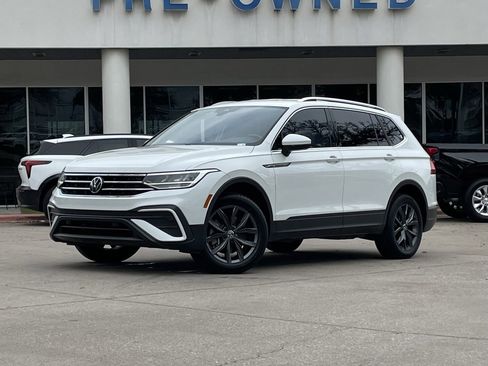 Used 2023 Volkswagen Tiguan SE image 2