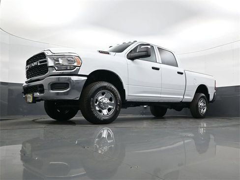 Used 2024 RAM 2500 Tradesman w/ Chrome Appearance Group image 22