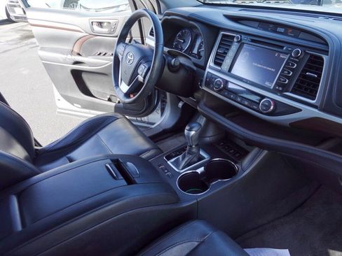 Used 2014 Toyota Highlander Limited image 15