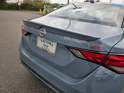 Used 2024 Nissan Sentra SR w/ SR Premium Package FWD image 17