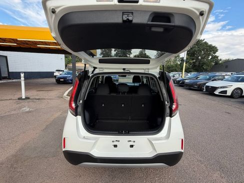Used 2025 Kia Soul LX w/ LX Technology Package FWD image 29