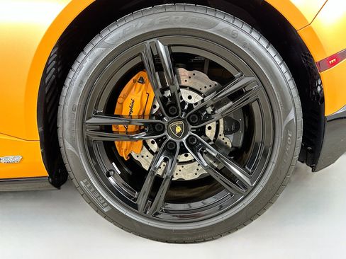 Used 2021 Lamborghini Huracan EVO RWD image 37