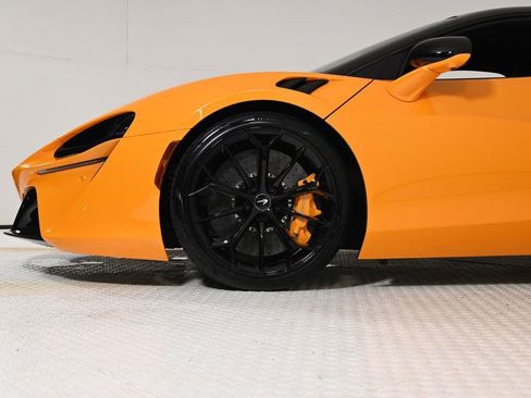 Used 2025 McLaren Artura image 29