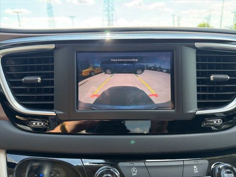 Used 2023 Chrysler Voyager LX FWD image 19