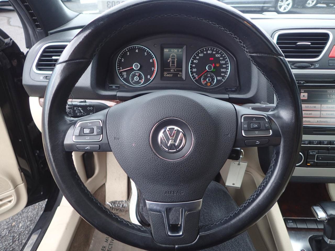 Used 2010 Volkswagen Eos Lux FWD image 20