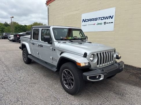 Used 2022 Jeep Gladiator Overland w/ Popular Equipment Package AWD/4WD image 1