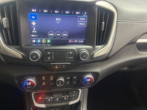 Used 2023 GMC Terrain SLT image 17