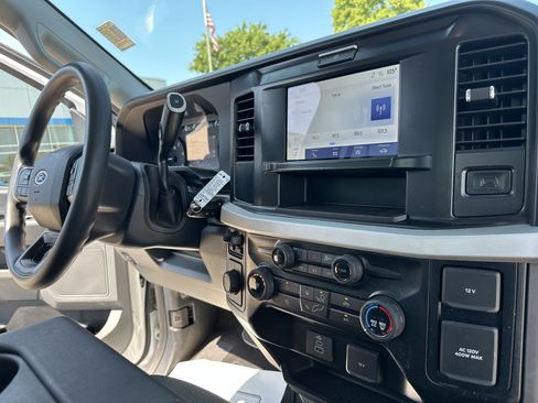 Used 2025 Ford F250 XLT AWD/4WD image 43