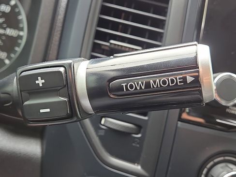 Used 2023 Nissan Titan SV AWD/4WD image 26