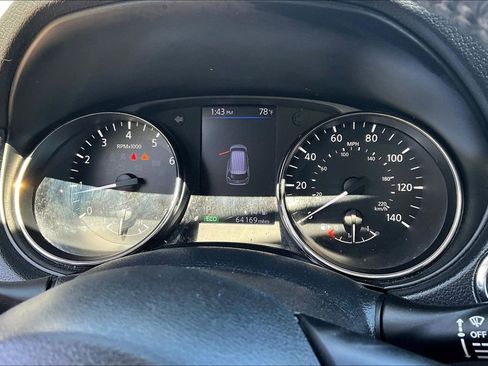 Used 2018 Nissan Rogue SV w/ Premium Package image 13