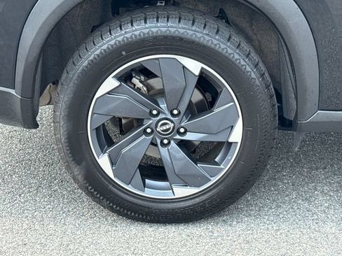 Used 2025 Nissan Rogue SV FWD image 17