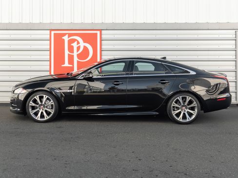 Used 2015 Jaguar XJ RWD image 39