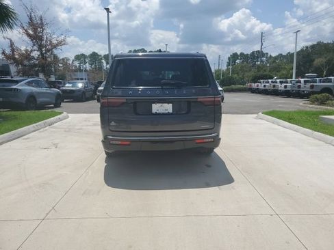 Used 2024 Jeep Wagoneer L Series III w/ Flexible Seating Group AWD/4WD image 6