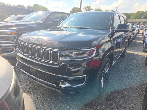 Used 2025 Jeep Wagoneer L Series III w/ Premium Group I AWD/4WD image 1