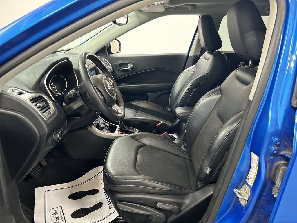 Used 2021 Jeep Compass Latitude w/ Sun and Sound Group AWD/4WD image 9