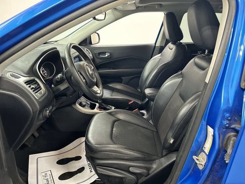 Used 2021 Jeep Compass Latitude w/ Sun and Sound Group AWD/4WD image 9