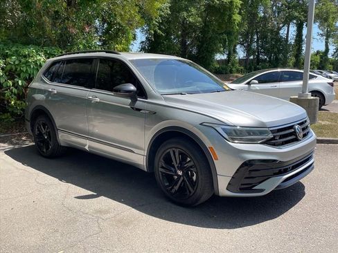 Used 2023 Volkswagen Tiguan SE R-Line image 1