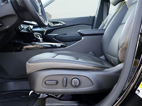 Used 2025 Chevrolet Trax ACTIV w/ Driver Confidence Package image 37