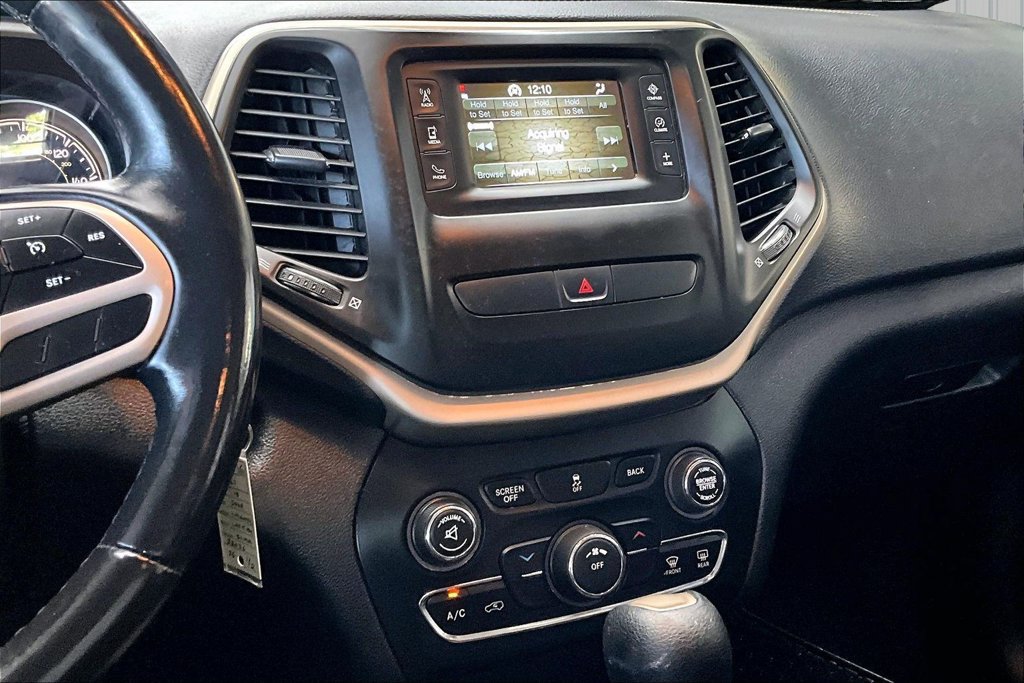 Used 2018 Jeep Cherokee Latitude w/ Altitude Package AWD/4WD image 9