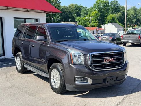 Used 2017 GMC Yukon SLT AWD/4WD image 8