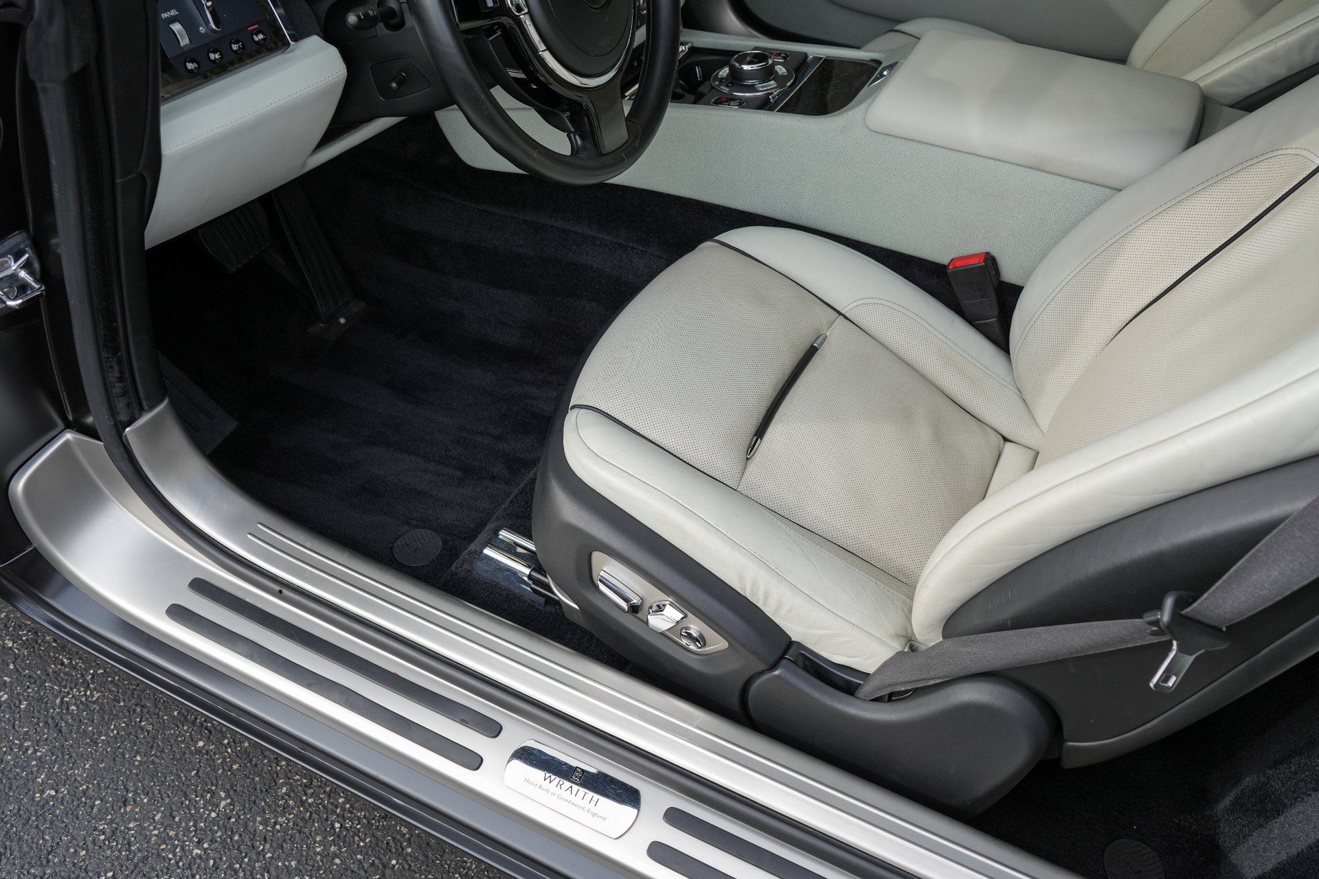 Used 2015 Rolls-Royce Wraith RWD image 14