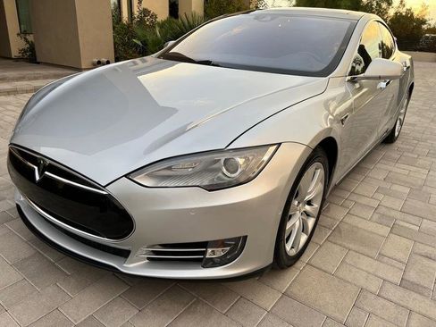 Used 2016 Tesla Model S P90D image 2