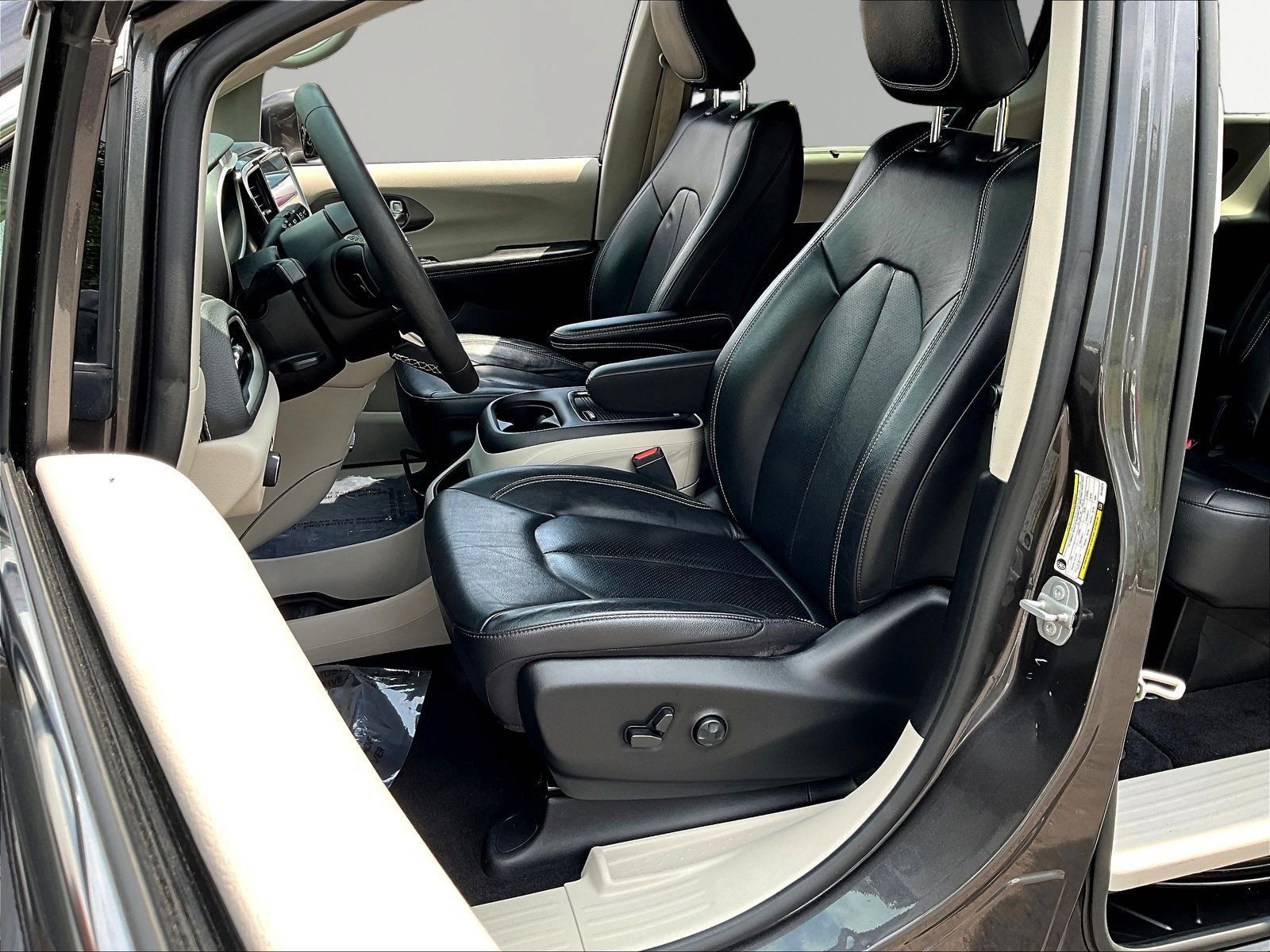 Used 2022 Chrysler Pacifica Touring-L FWD image 20