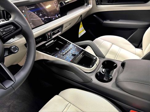 New 2026 Porsche Cayenne AWD/4WD image 17