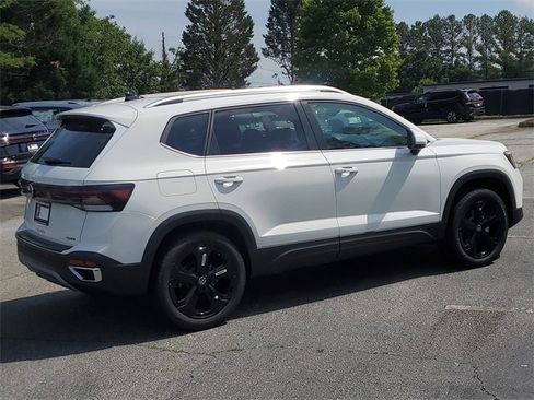 New 2025 Volkswagen Taos SEL image 4