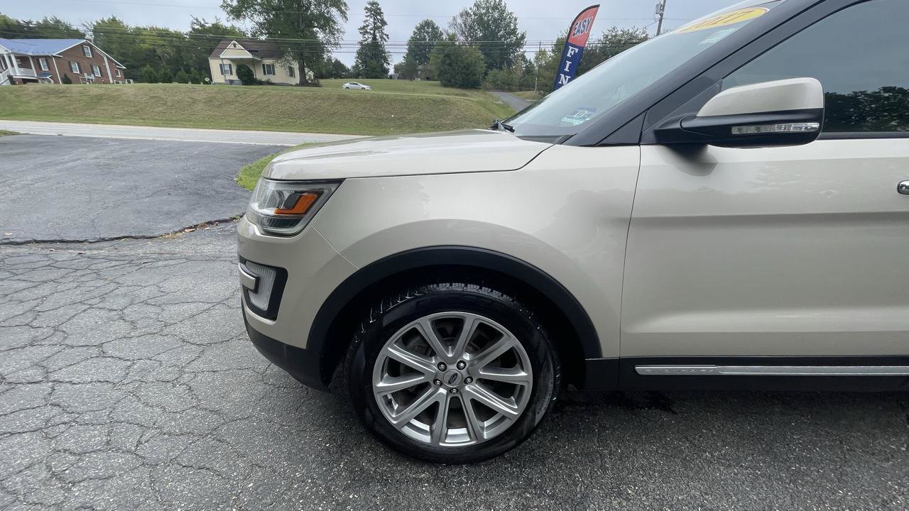 Used 2017 Ford Explorer Limited FWD image 2