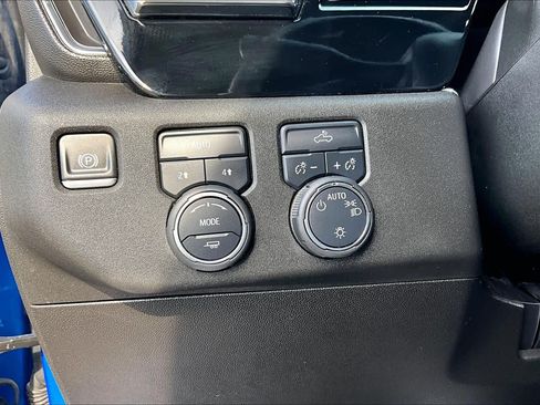 Used 2025 Chevrolet Silverado 1500 LT AWD/4WD image 36