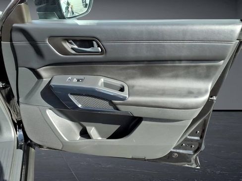 Certified 2025 Nissan Pathfinder SV AWD/4WD image 21