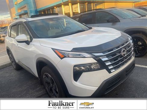 Used 2024 Nissan Rogue SV w/ SV Premium Package image 1