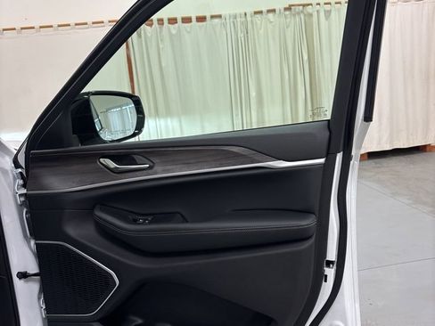 New 2026 Jeep Grand Cherokee Limited image 30