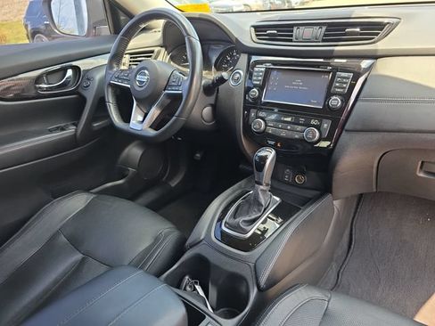 Used 2017 Nissan Rogue SL w/ SL Premium Package AWD/4WD image 16