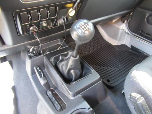 Used 2006 Jeep Wrangler Sport w/ 30" Tire & Wheel Group AWD/4WD image 25