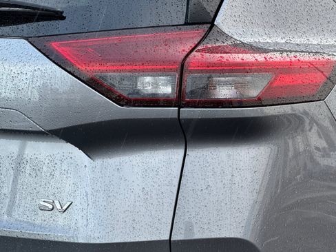 Used 2023 Nissan Rogue SV image 12