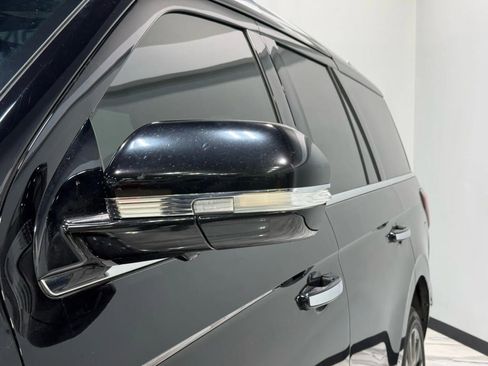 Used 2018 Lincoln Navigator Select image 9