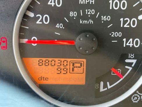 Used 2010 Nissan Frontier LE w/ LE Value Truck Pkg AWD/4WD image 8