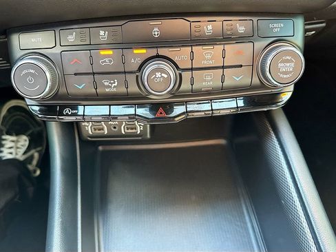 Used 2024 Dodge Durango GT RWD image 25