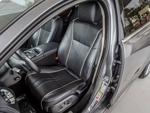 Used 2018 Jaguar XJ R-Sport image 39