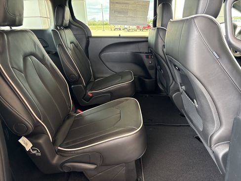 New 2026 Chrysler Pacifica Limited w/ S Appearance Package FWD image 21