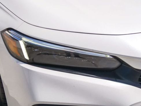 Used 2022 Honda Civic Touring image 4