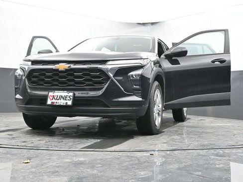 Used 2024 Chevrolet Trax LS image 63