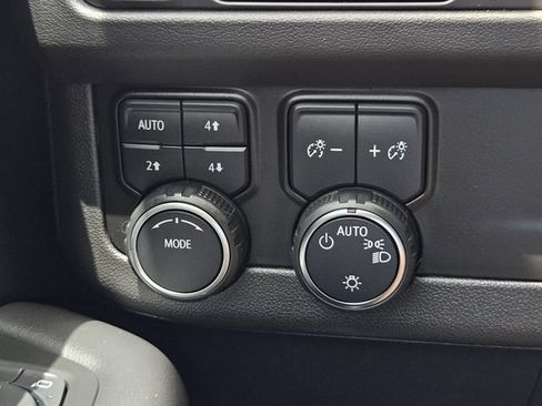 Used 2022 Chevrolet Tahoe Z71 w/ Luxury Package AWD/4WD image 37