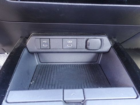 Used 2025 Toyota Prius LE FWD image 23