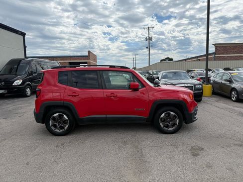 Used 2015 Jeep Renegade Latitude FWD image 5