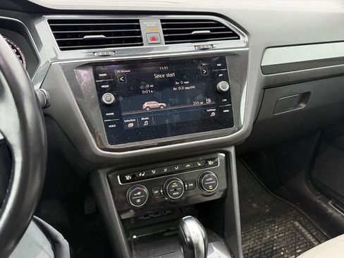 Used 2019 Volkswagen Tiguan SEL Premium image 9
