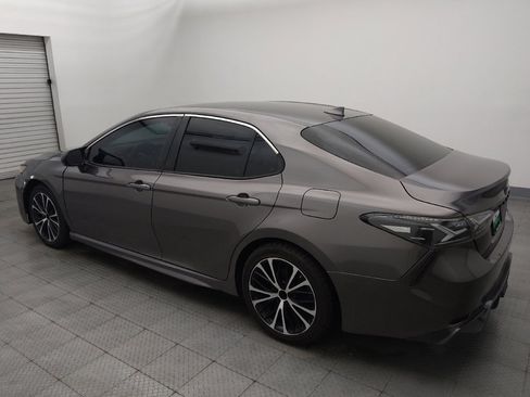Used 2020 Toyota Camry SE w/ Convenience Package FWD image 3
